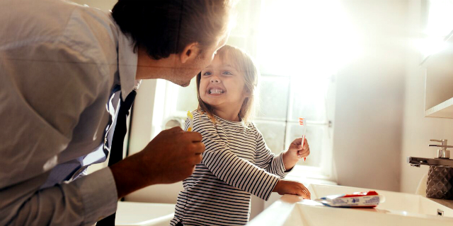 Come si puliscono i denti dei bambini? 5 consigli per mamma e papà Come si puliscono i denti dei bambini? 5 consigli per mamma e papà