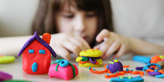 Scuole chiuse per coronavirus: le attività anti-noia da fare con i bambini Scuole chiuse per coronavirus: le attività anti-noia da fare con i bambini