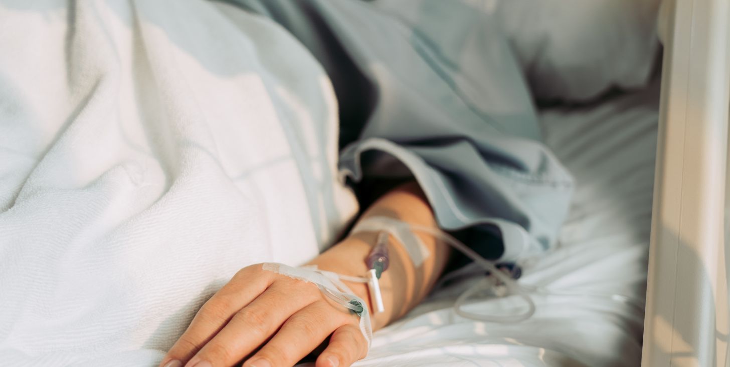Donna incinta al nono mese precipita dal secondo piano, morto il bambino. Era stata dimessa da poco Donna incinta al nono mese precipita dal secondo piano, morto il bambino. Era stata dimessa da poco