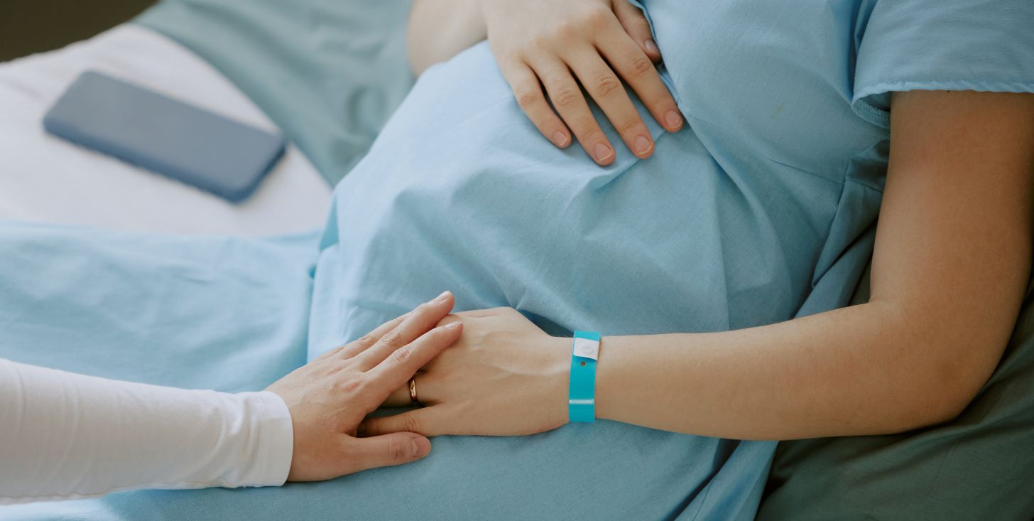 gravidanza criptica a brindisi donna di 33 anni partorisce senza sapere di essere incinta
