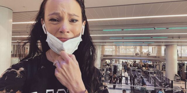 La lotta di questa mamma contro le assurde regole sul tirarsi il latte se viaggi in aereo