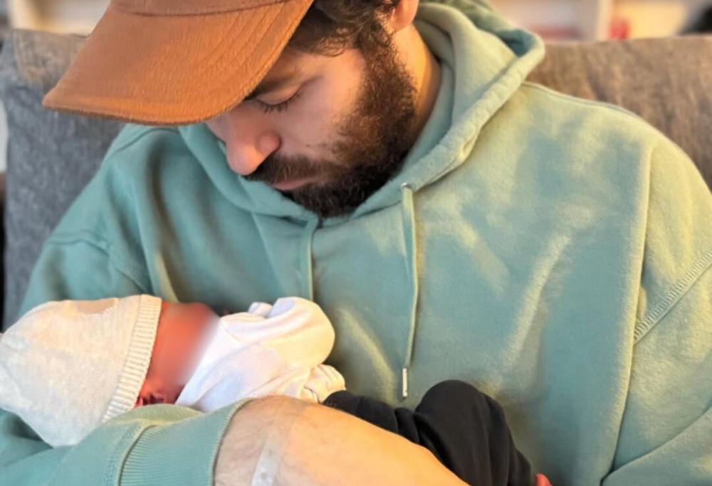 Il leader dei Pinguini Tattici Nucleari Riccardo Zanotti è diventato papà: l’annuncio social Il leader dei Pinguini Tattici Nucleari Riccardo Zanotti è diventato papà: l’annuncio social